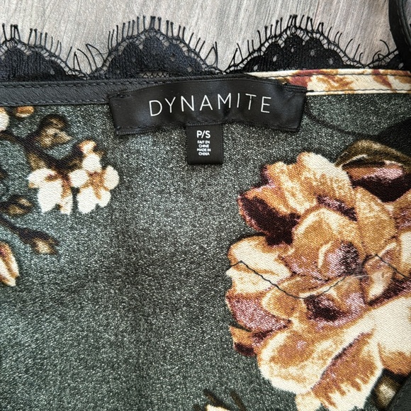 Dynamite Lace Dress - Picture 3 of 5